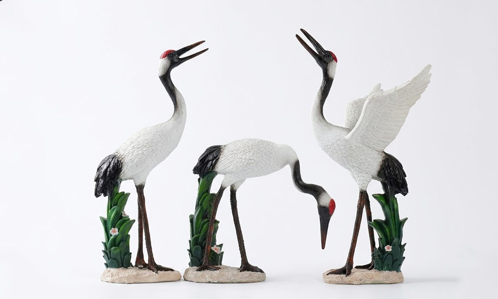 Lifelike Red-Crowned Crane Statues for Pond Decor