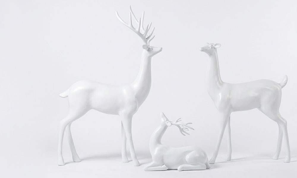 Luxury White Fiberglass Deer Statues Outdoor Reindeer Sculptures