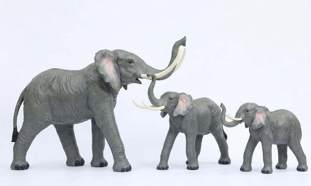 Large Elephant Garden Decorations Realistic Wildlife Sculptures