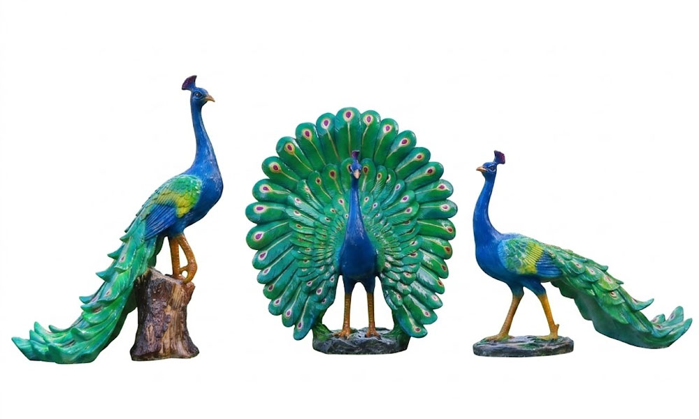 Resin Peacock Statues for Garden Decor Vibrant Yard Ornaments