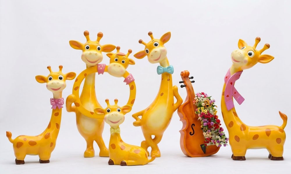 Interactive Giraffe Photo-Op Frame Statue Fiberglass Decor